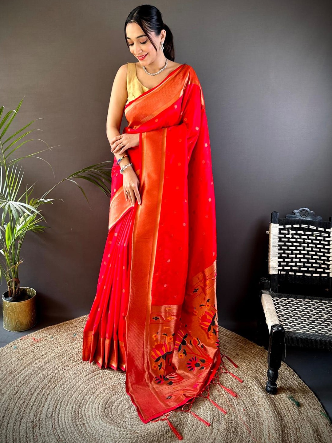 

HEER FASHION Woven Design Paithani Saree, Red