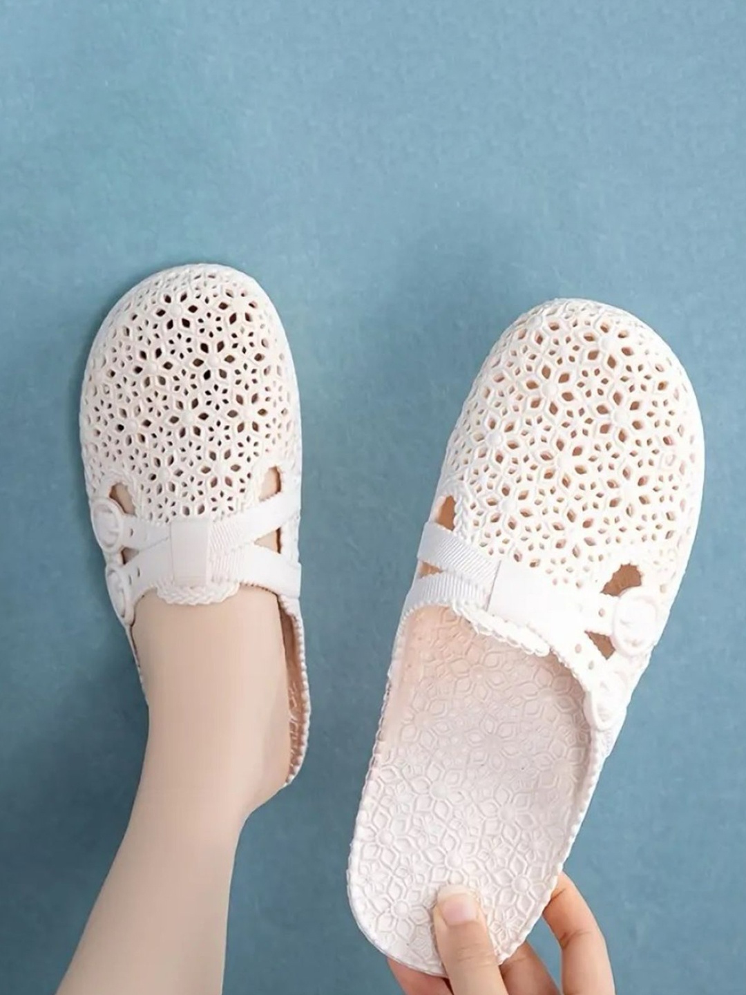 

Looper Women Textured Open Toe Flats, White