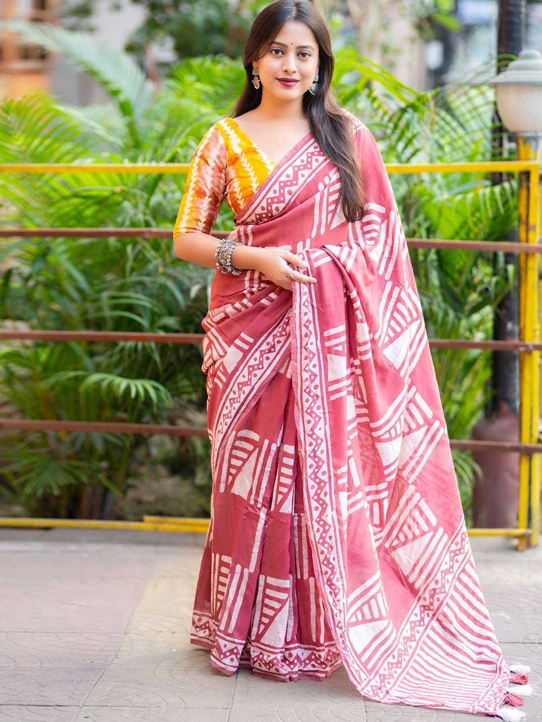 

Panzora Chanderi Cotton Printed Saree With Unstitched Blouse Piece, Pink