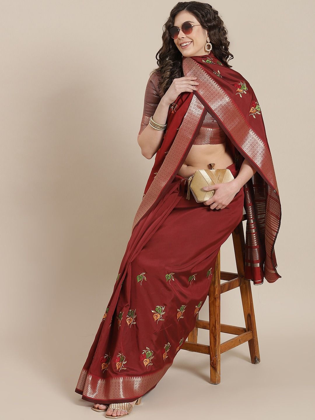 

DIVASTRI Floral Zari Silk Cotton Saree, Maroon