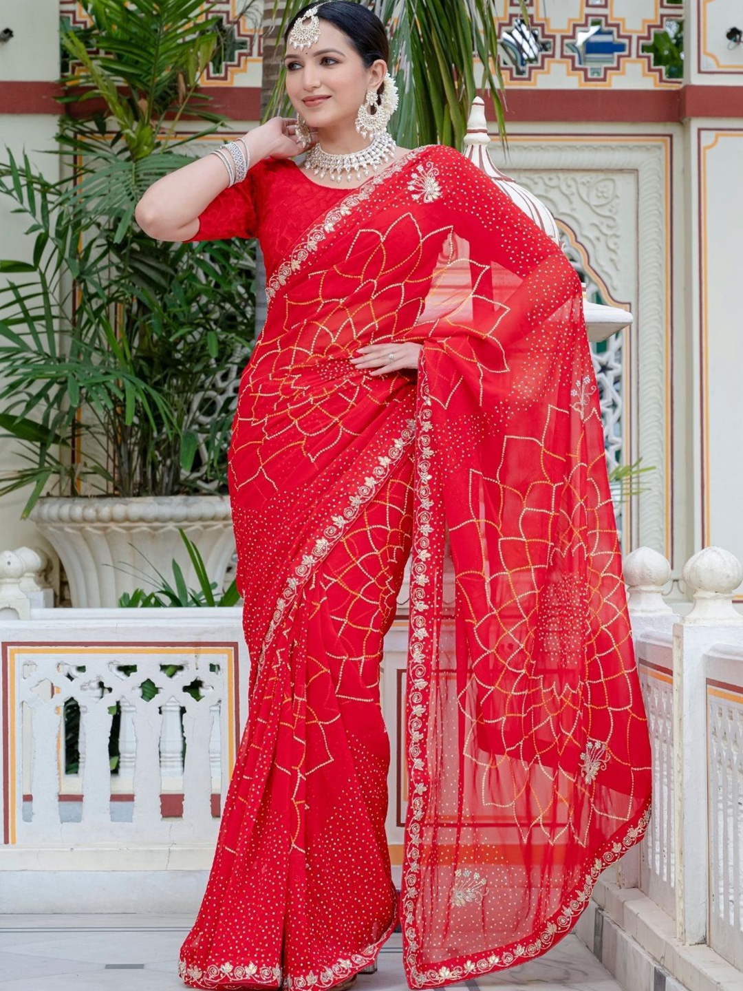

PRETTY PALLU Bandhani Beads and Stones Pure Georgette Bandhani Saree, Red