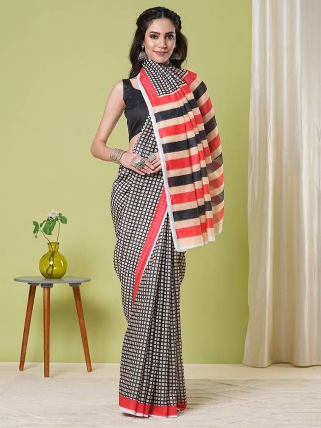 

HI FI NX Checked Pure Chiffon Saree, Black