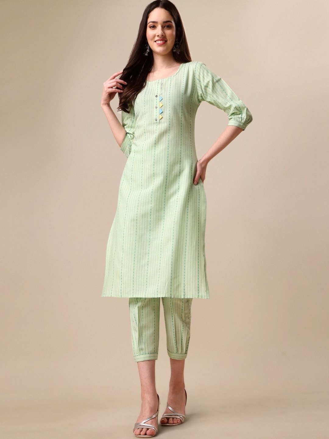 

DIVASTRI Striped Round Neck Straight Kurta With Trousers, Green