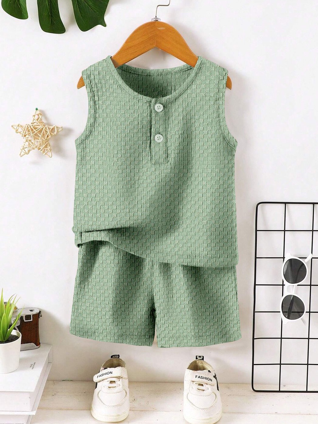 

YK Boys T-shirt with Shorts, Green