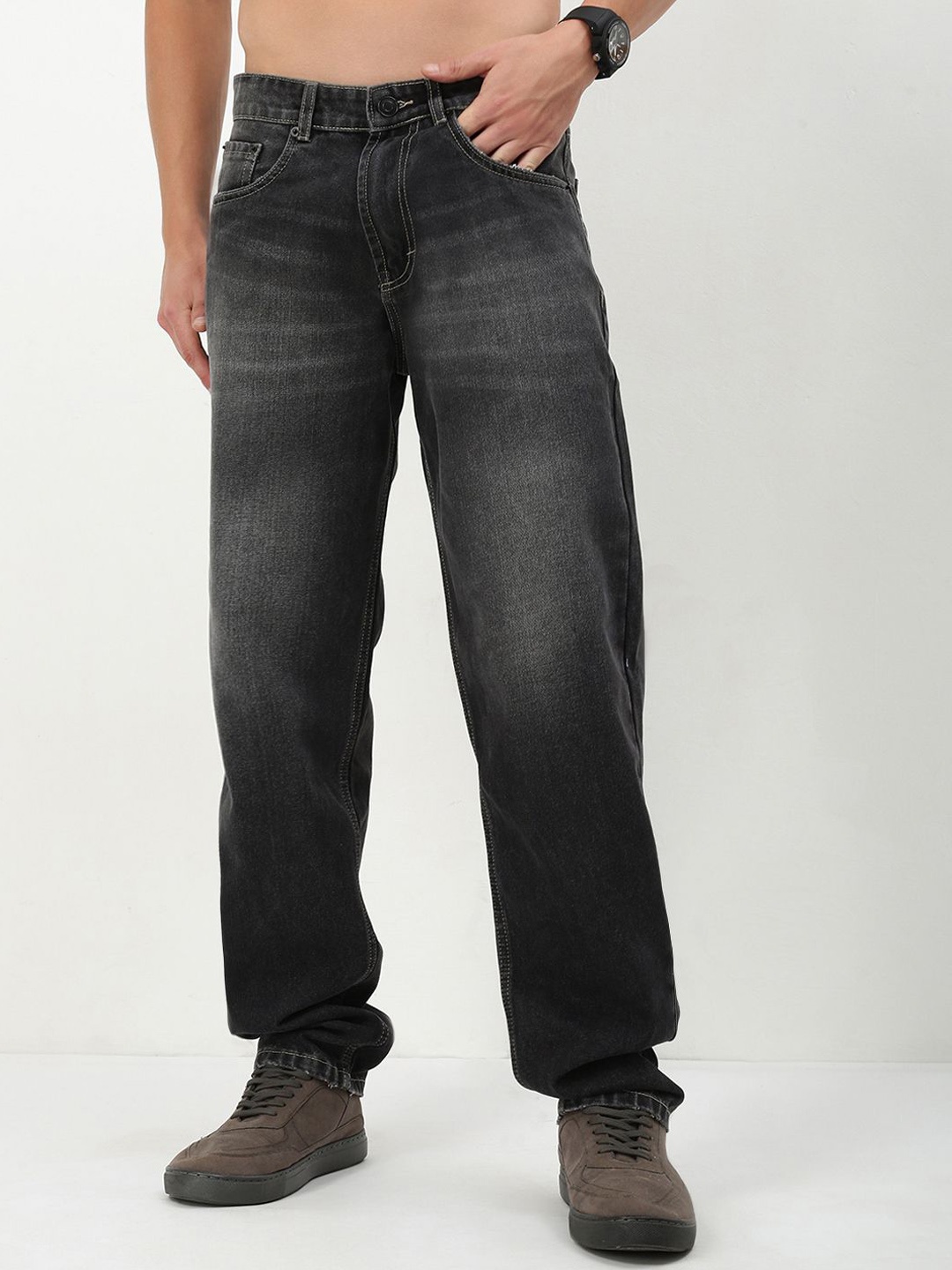 

SHOWOFF Men Comfort Straight Fit Low-Rise Light Fade Acid Wash Jeans, Grey