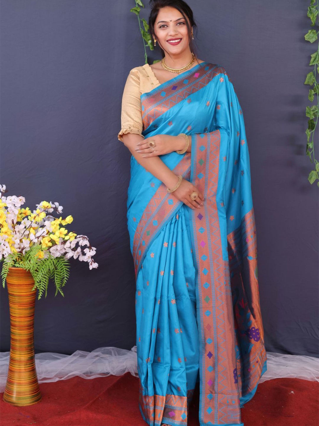 

amirat Woven Design Zari Pure Silk Paithani Saree, Turquoise blue