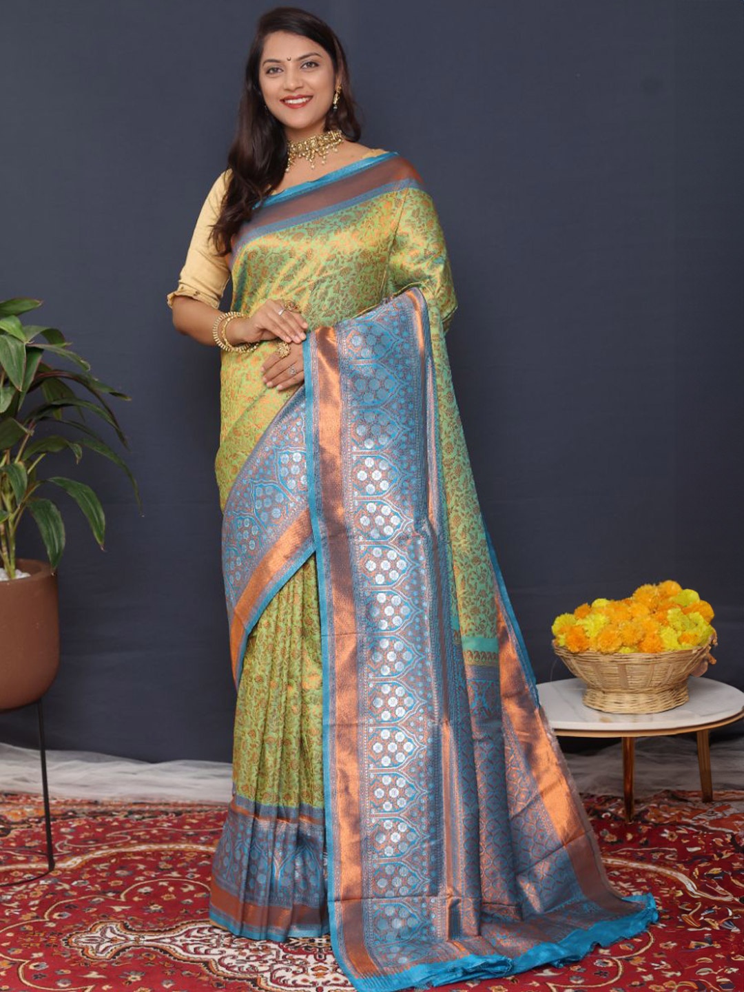 

amirat Woven Design Zari Pure Silk Heavy Work Banarasi Saree, Sea green