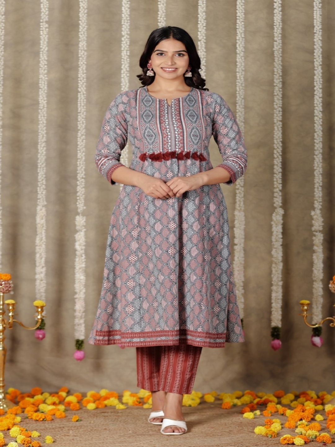 

Aramya Geometric Printed Round Neck Pure Cotton Anarkali Kurta With Trousers, Grey