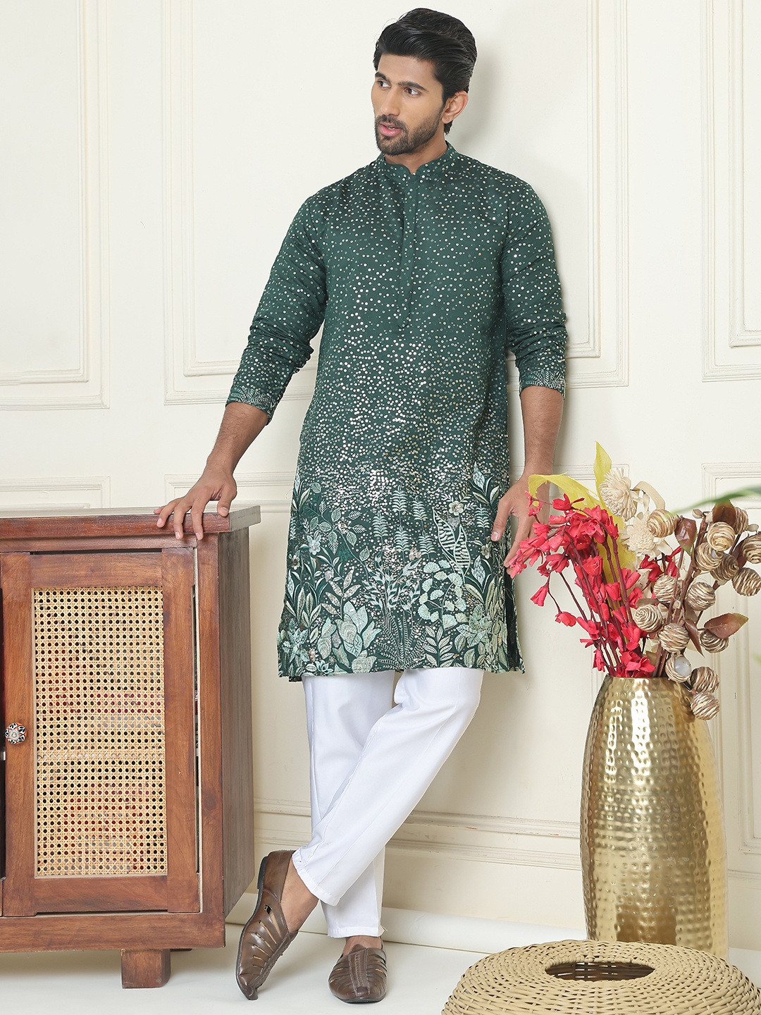

Jompers Floral Embroidered Mandarin Collar Straight Kurta With Pyjamas, Olive