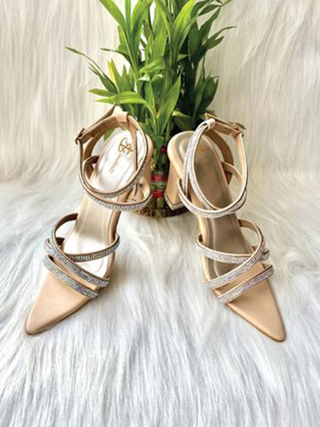 

Insolito22 Women Block Heels Pumps, Cream
