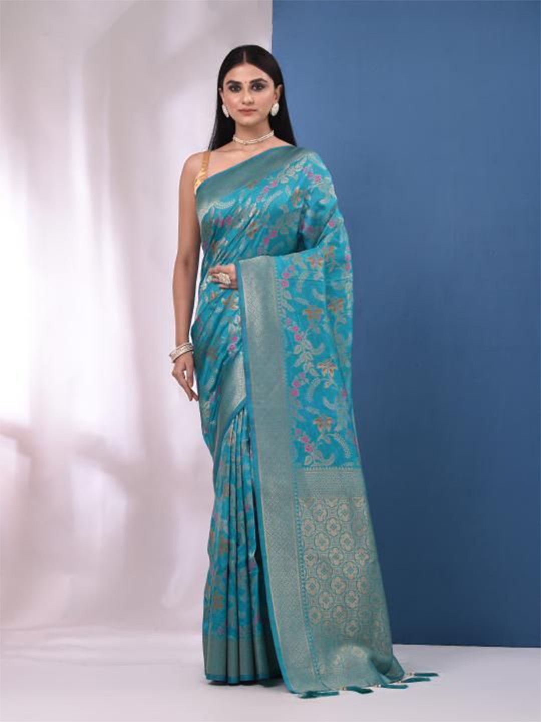 

VIBHAVARI Woven Design Zari Saree, Blue