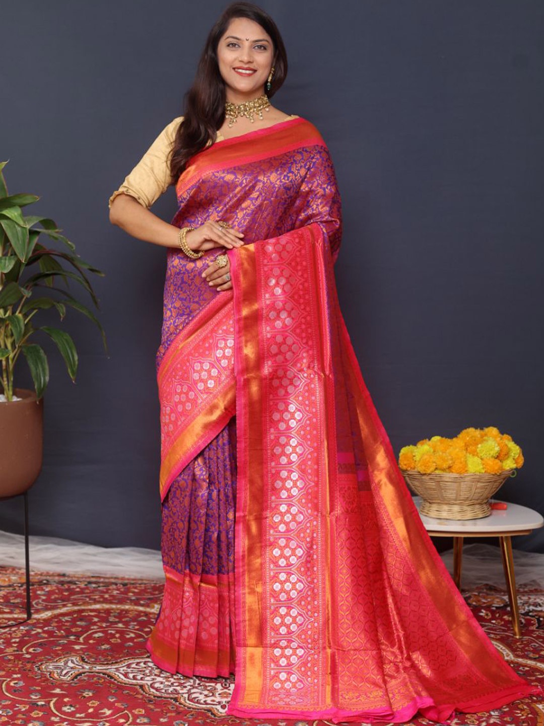 

amirat Woven Design Zari Pure Silk Banarasi Saree, Purple