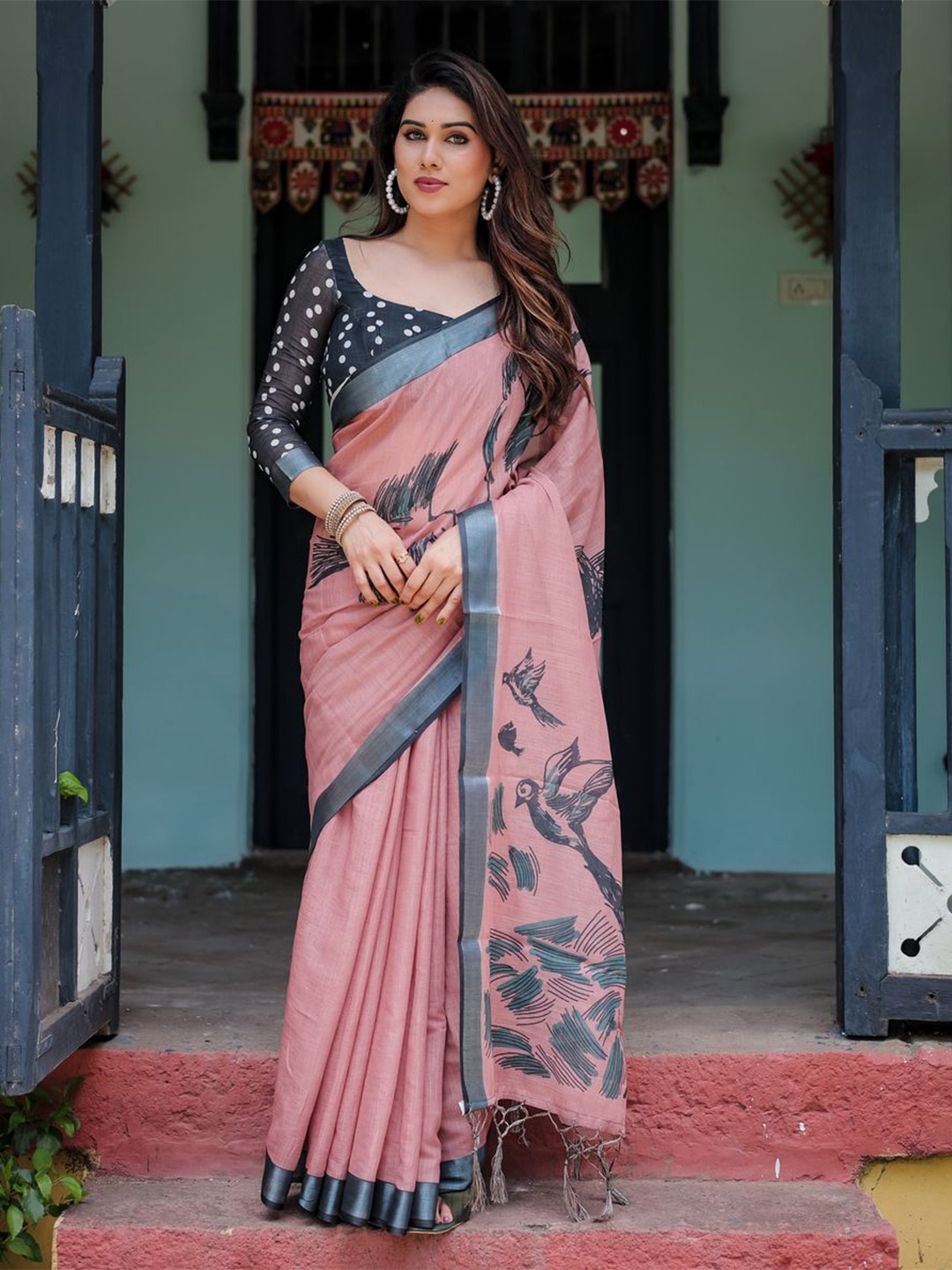 

ALMAARI FASHION Ethnic Motifs Printed Pure Linen Saree, Pink