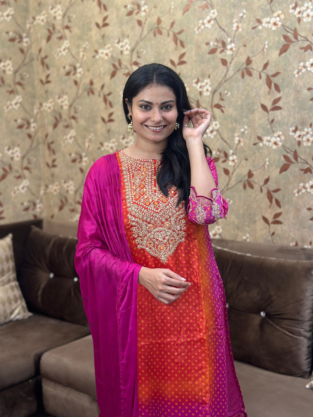 

DIVASTRI Bandhani Printed Embroidered Straight Kurta With Trousers And Dupatta, Pink