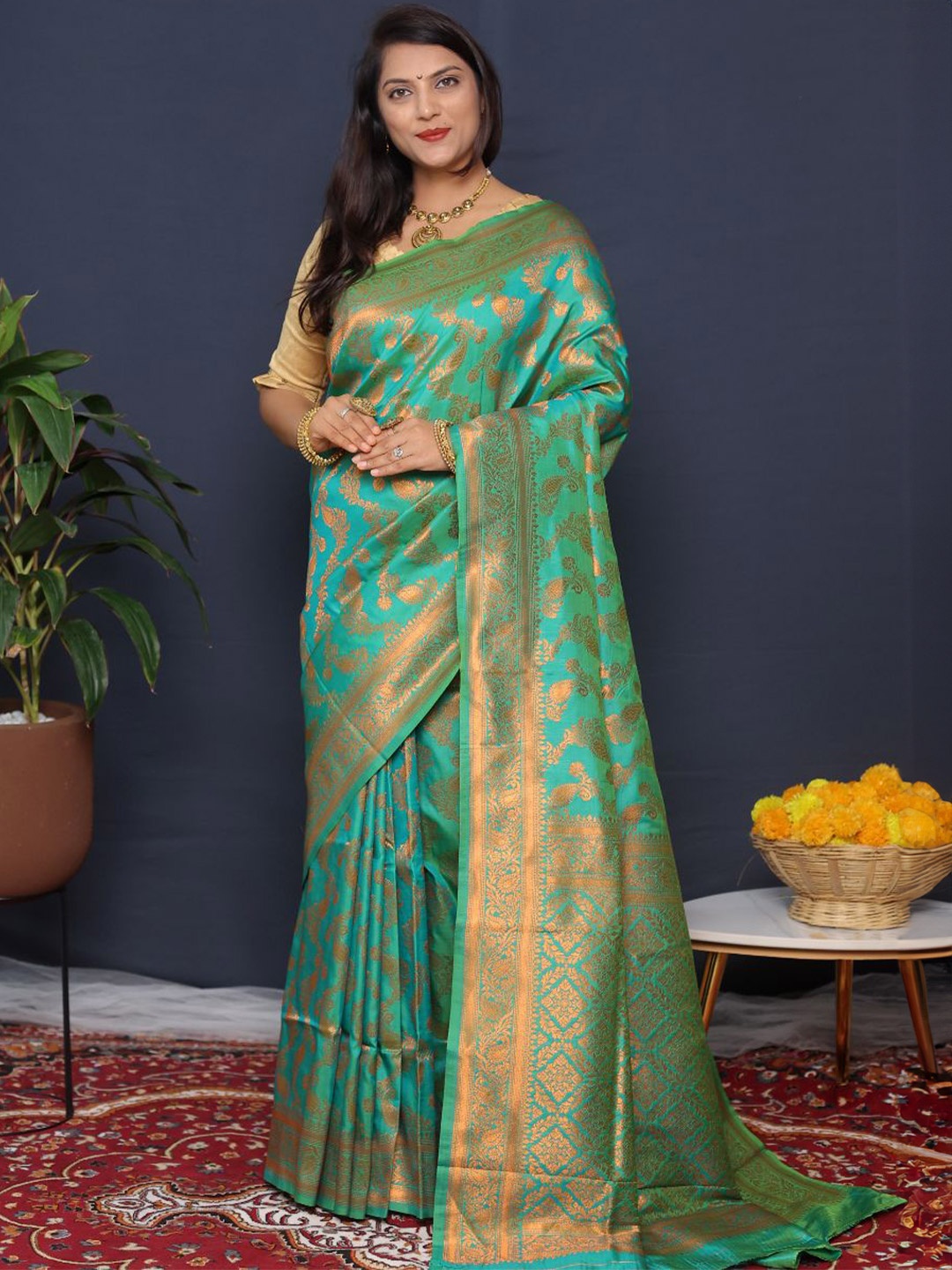 

amirat Ethnic Motifs Zari Pure Silk Banarasi Saree, Green