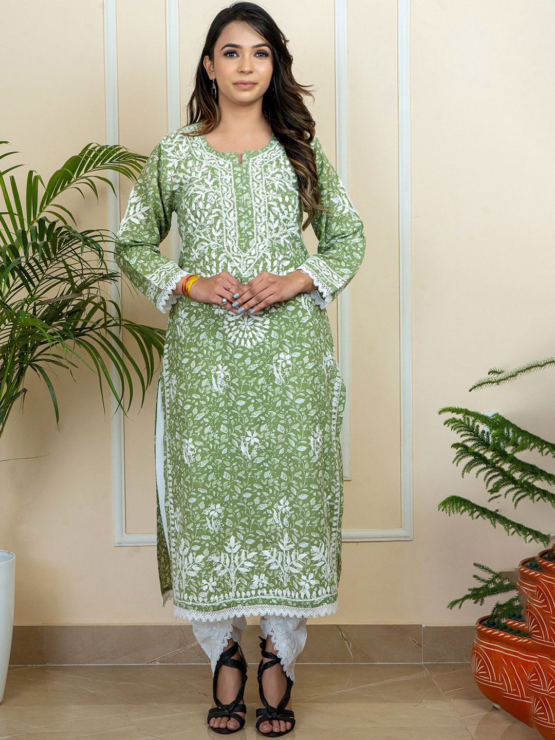 

ADR CHIKAN Floral Embroidered Notch Neck Mulmul Cotton Straight Kurta, Green