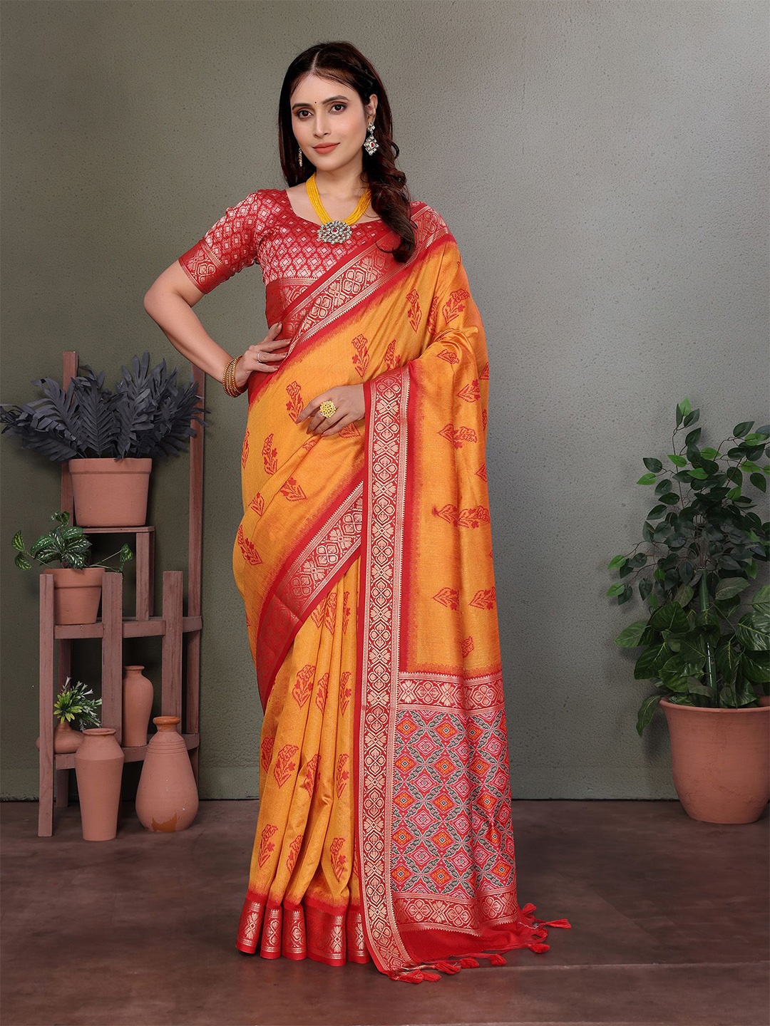 

elora Floral Printed Zari Patola Saree, Orange