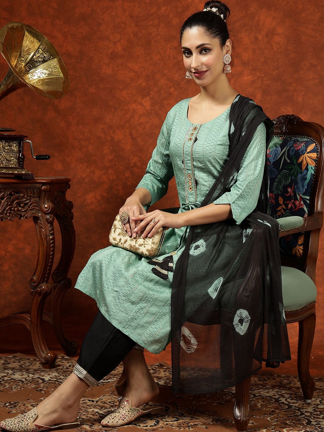 

DIVASTRI Ethnic Motifs Embroidered Round Neck Chanderi Silk Kurta With Salwar & Dupatta, Green
