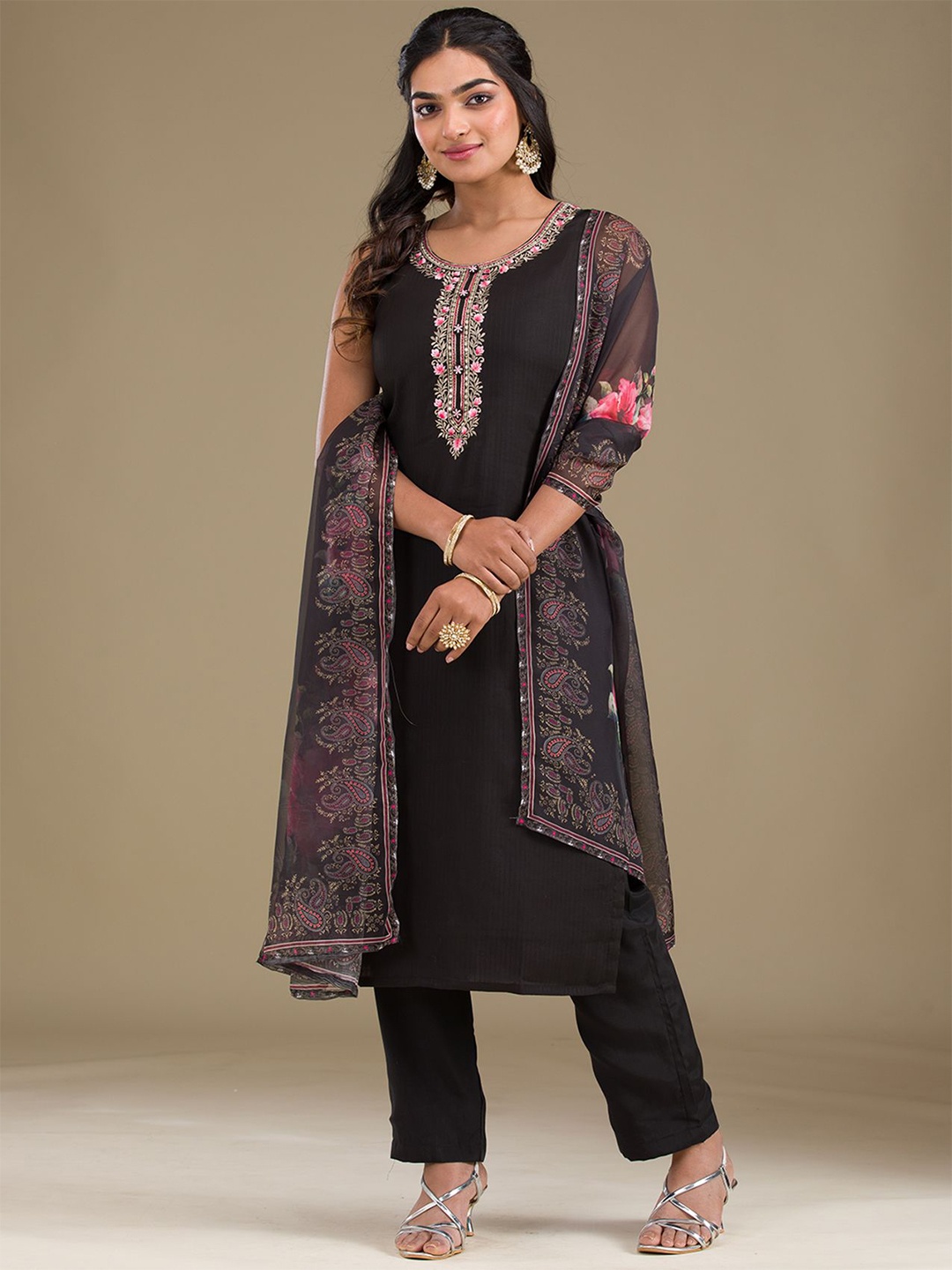 

Koskii Women Floral Embroidered Straight Kurta with Trousers & With Dupatta, Black