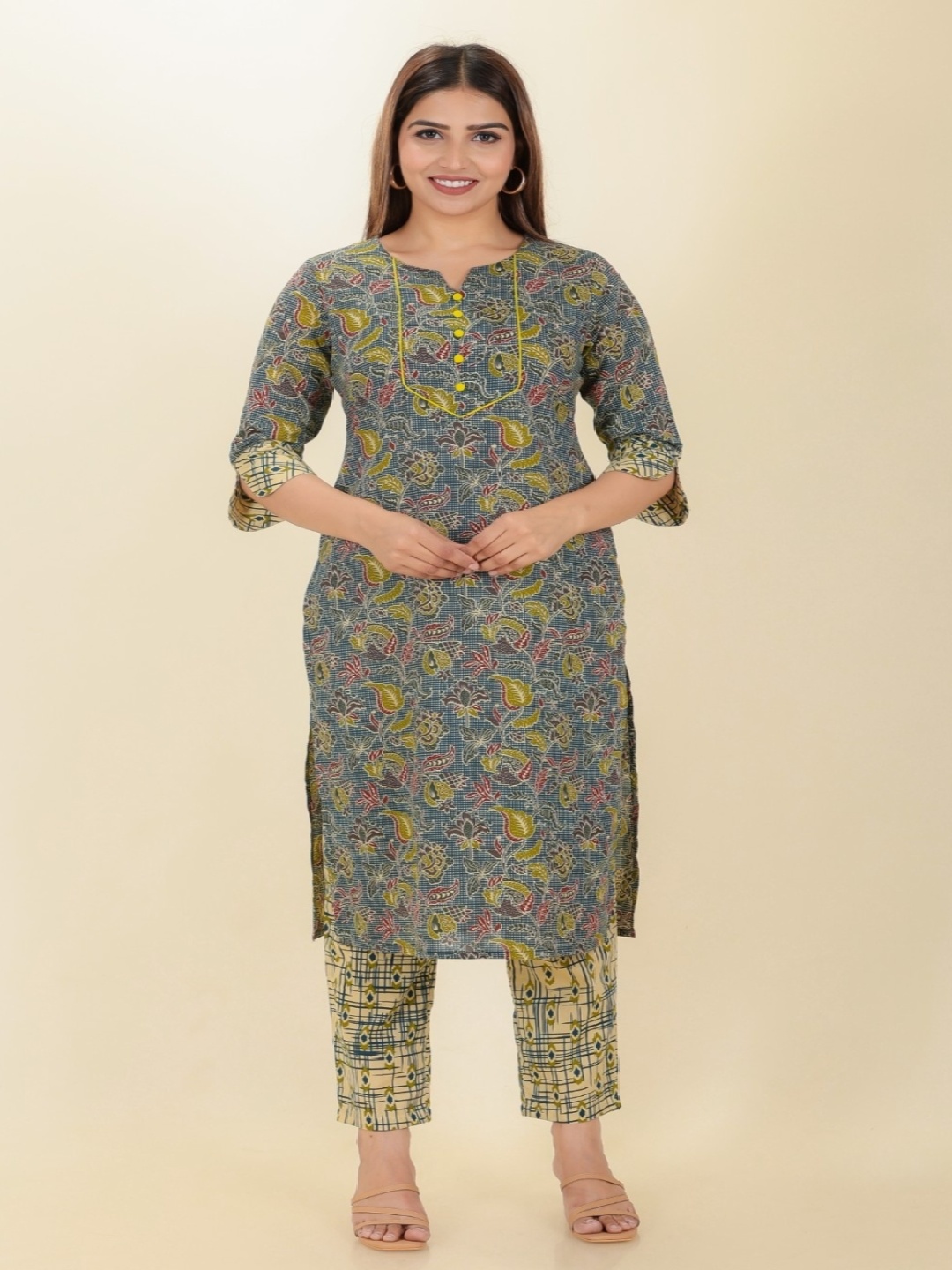 

Aramya Floral printed Notch Neck Pure Cotton Straight Kurta With Trouser, Green