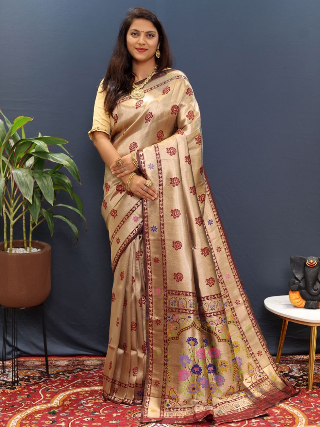 

amirat Woven Design Zari Pure Silk Banarasi Saree, Gold