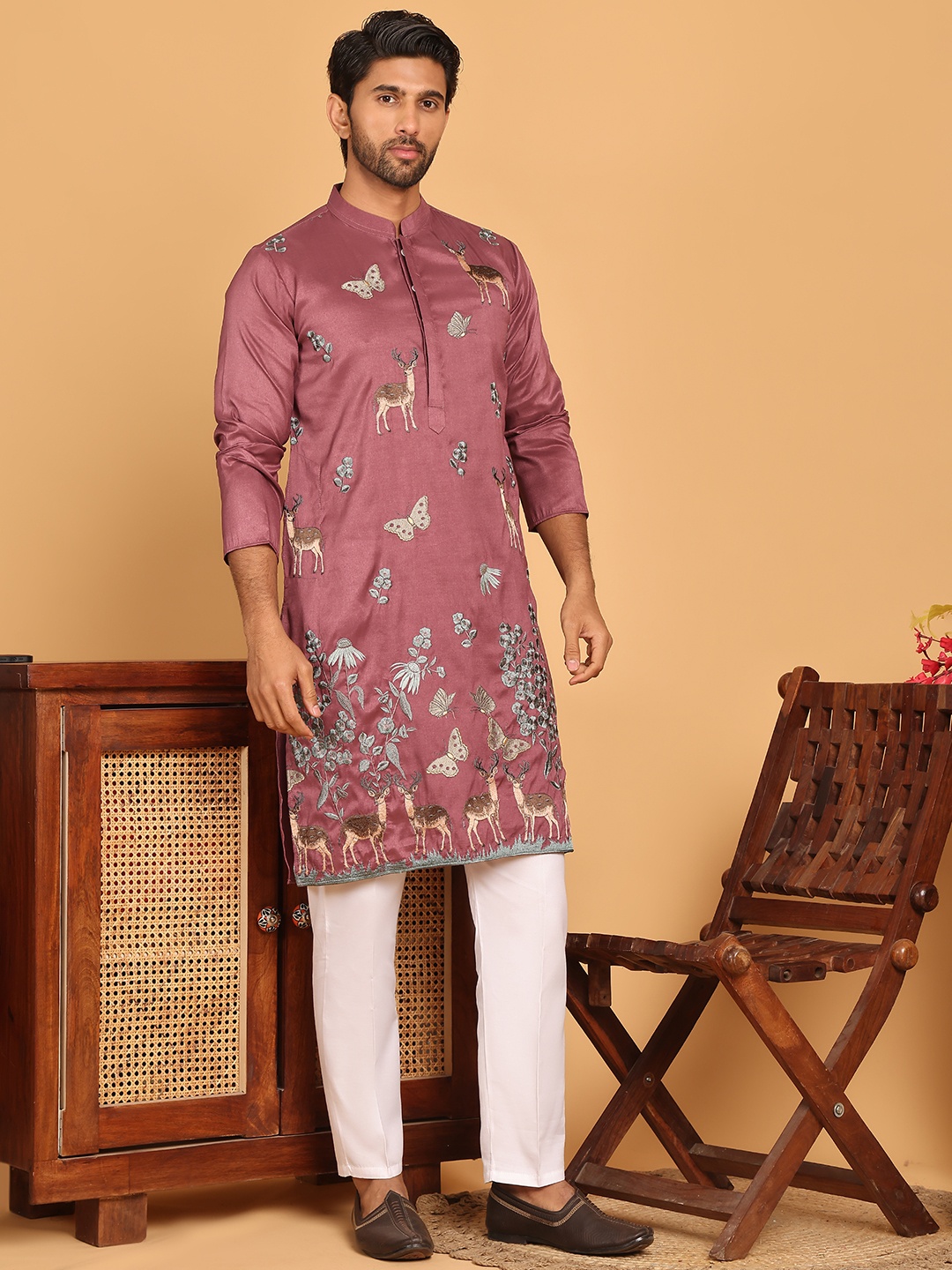 

Jompers Quirky Embroidered Mandarin Collar Straight Kurta With Pyjamas, Purple