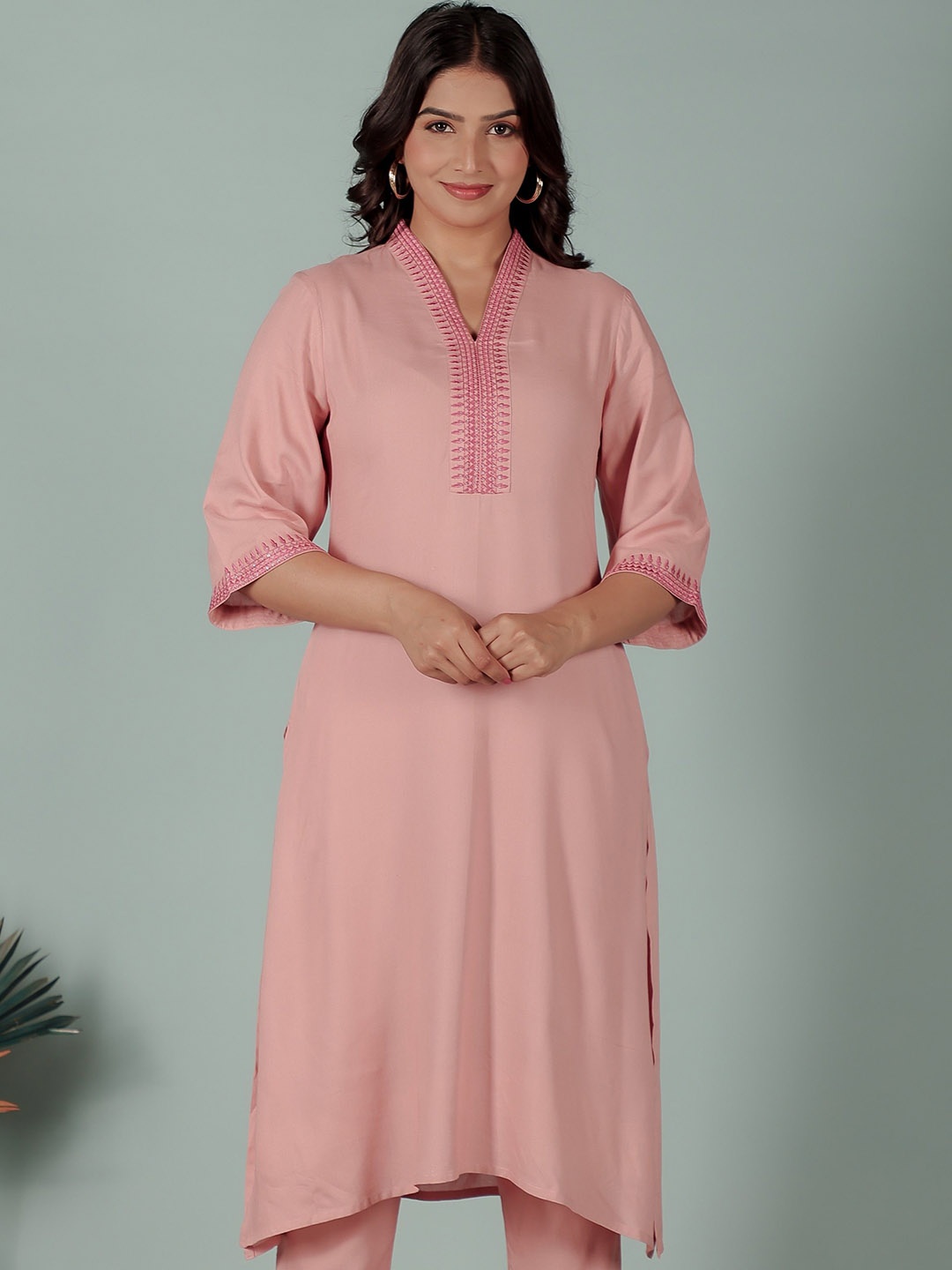 

Aramya Floral Embroidered V-Neck A-Line Kurta, Pink