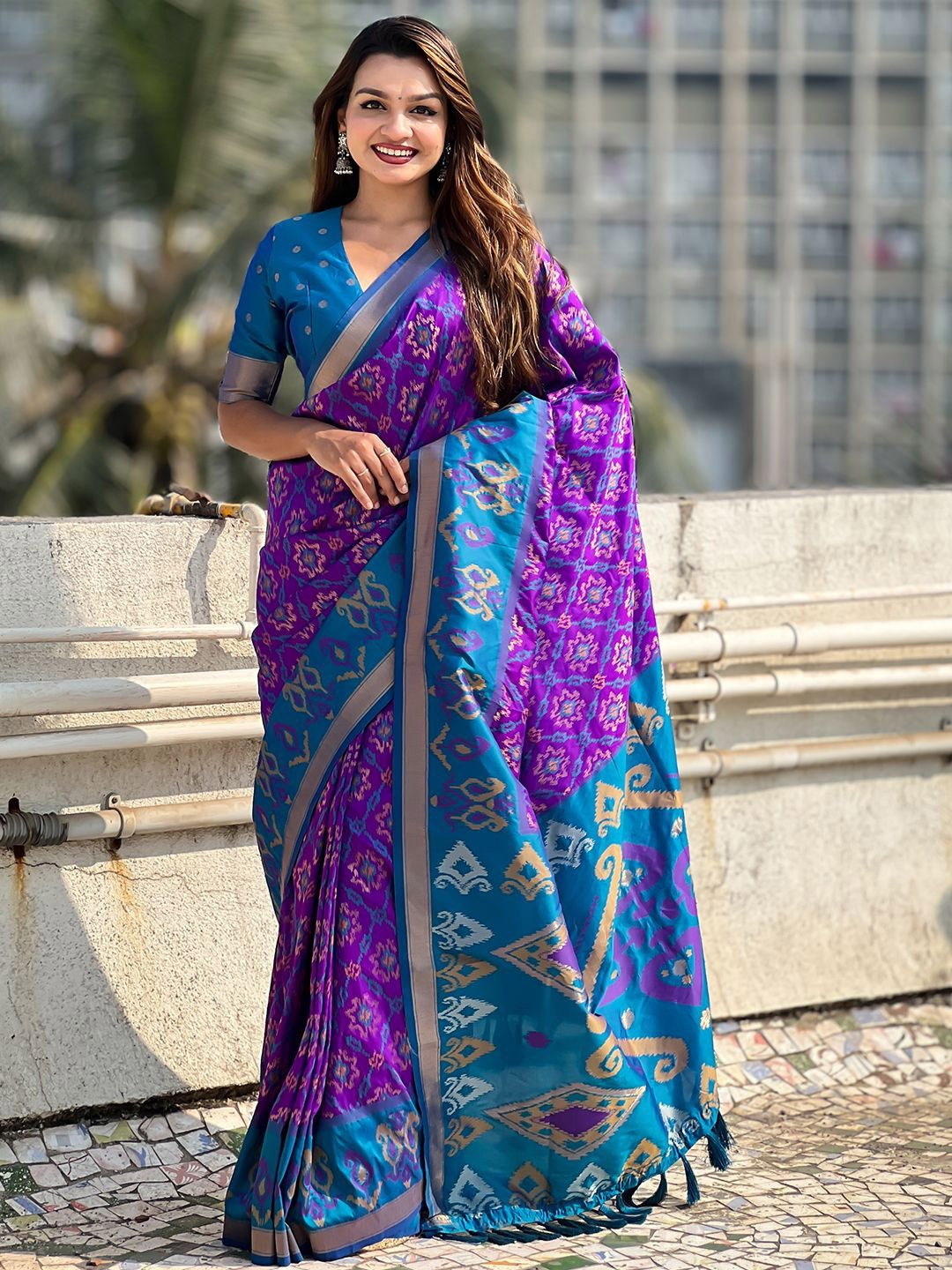 

LeeliPeeri Floral Printed Patola Saree, Purple