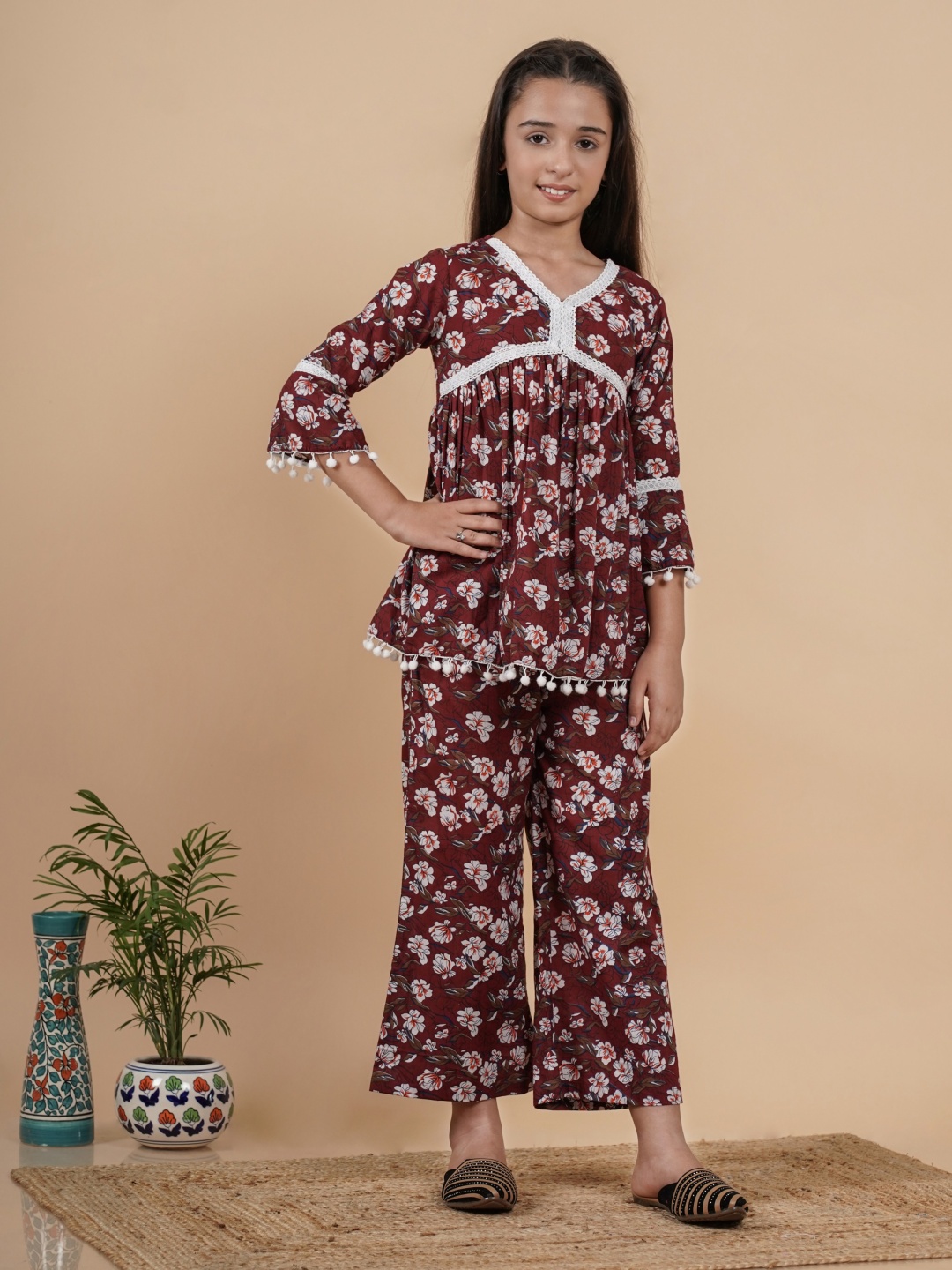 

TUNIYA Girls Floral Printed Cotton Blend V-Neck Empire Kurta With Trousers, Maroon