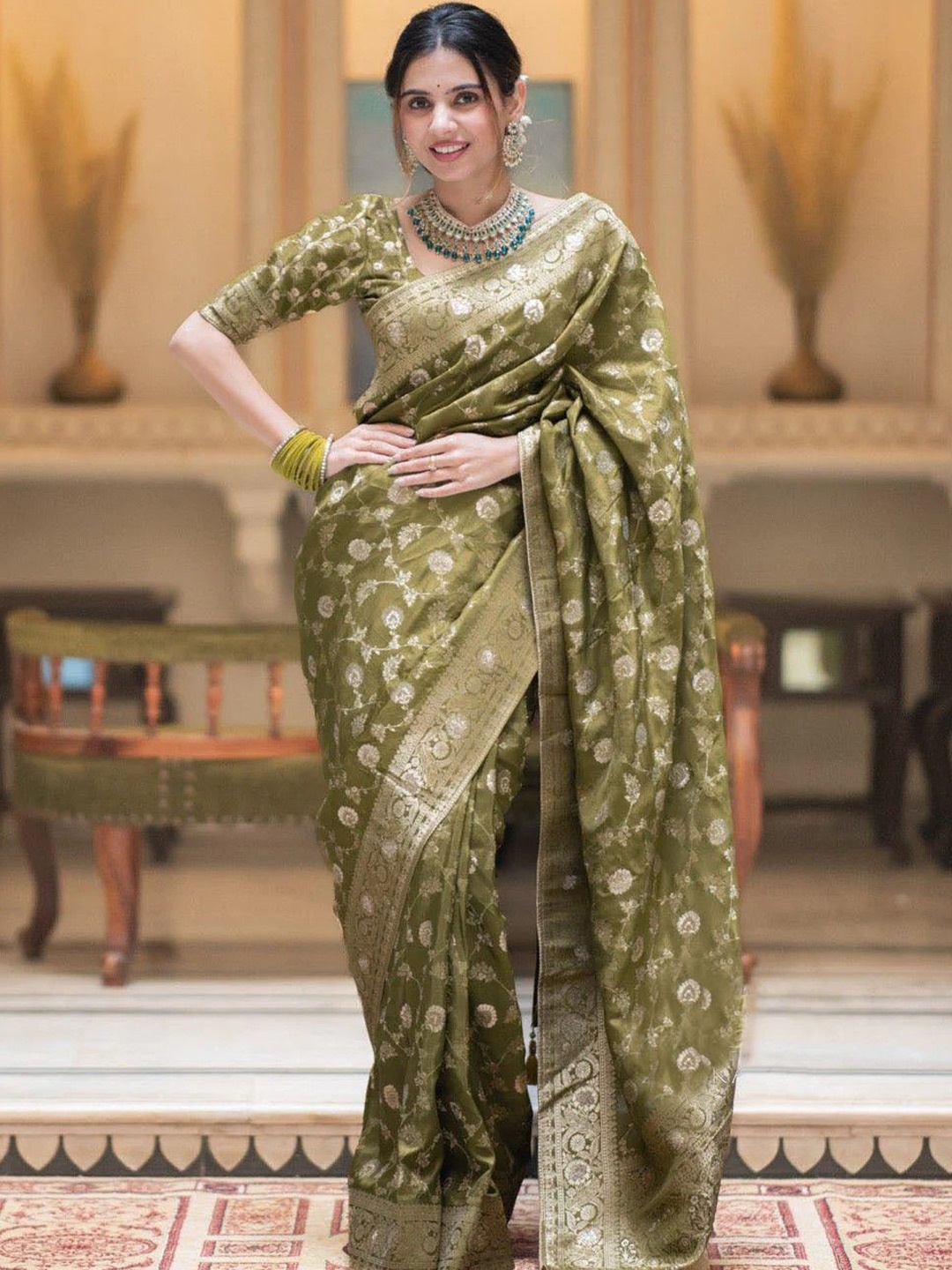 

DIVASTRI Woven Design Zari Pure Silk Banarasi Saree, Fluorescent green