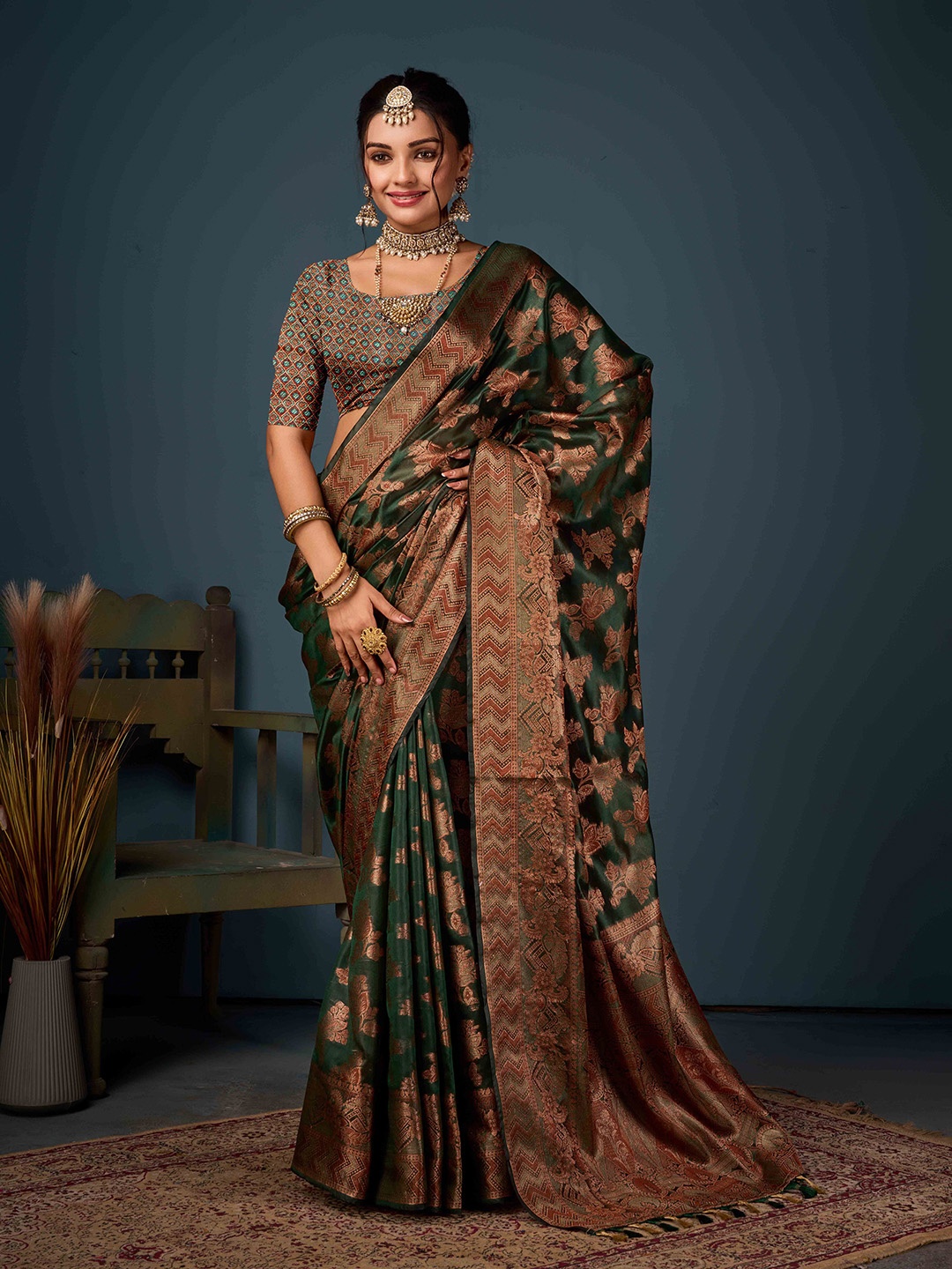 

Blissta Floral Zari Organza Handloom Saree, Green
