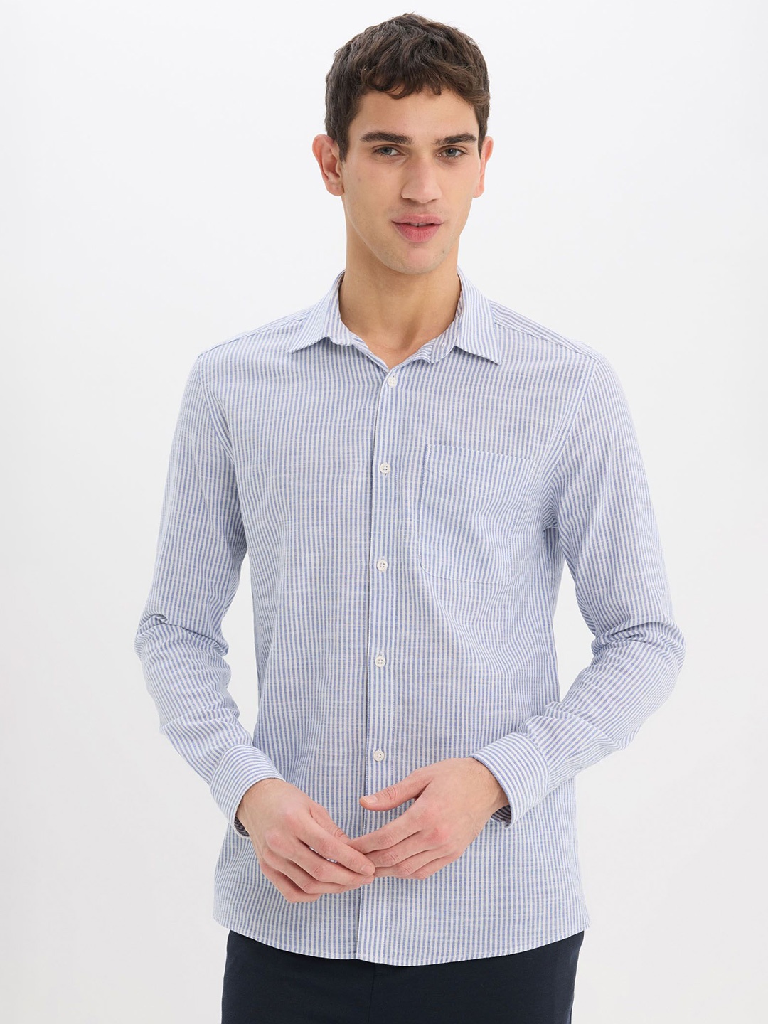 

DeFacto Men Spread Collar Vertical Striped Cotton Casual Shirt, Blue