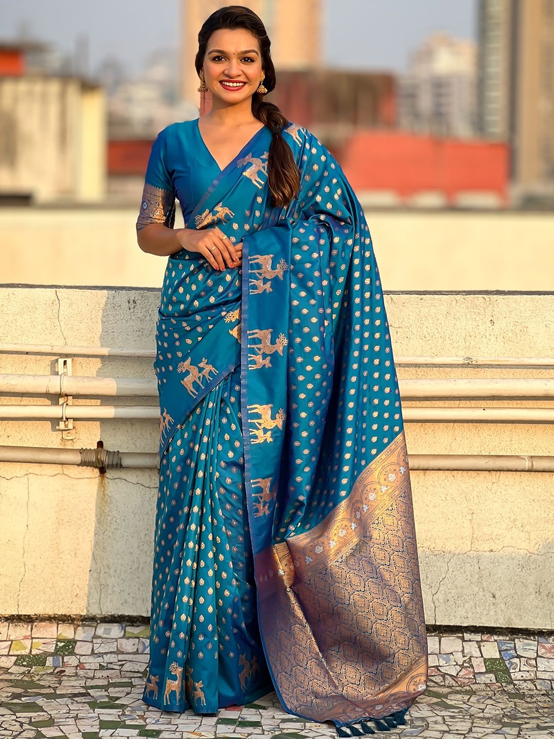 

LeeliPeeri Designer Woven Design Printed Zari Saree, Blue