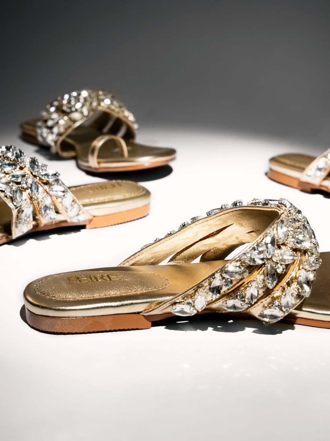 

Peire Women Embellished One Toe Flats, Gold