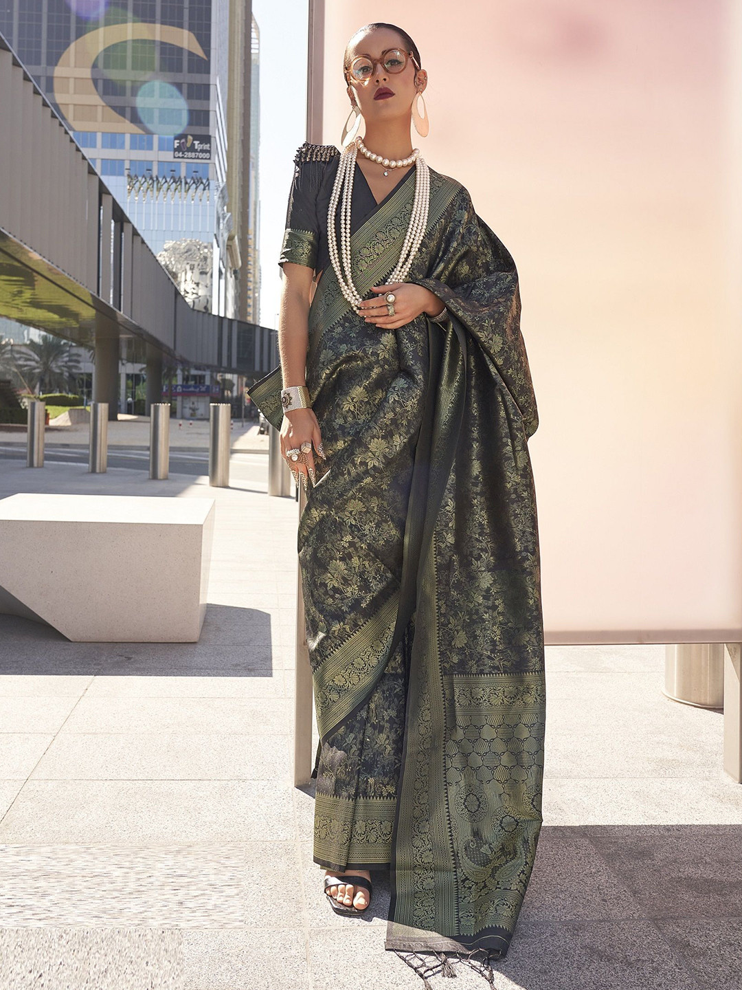

MAHALASA Woven Design Zari Pure Silk Kanjeevaram Saree, Black