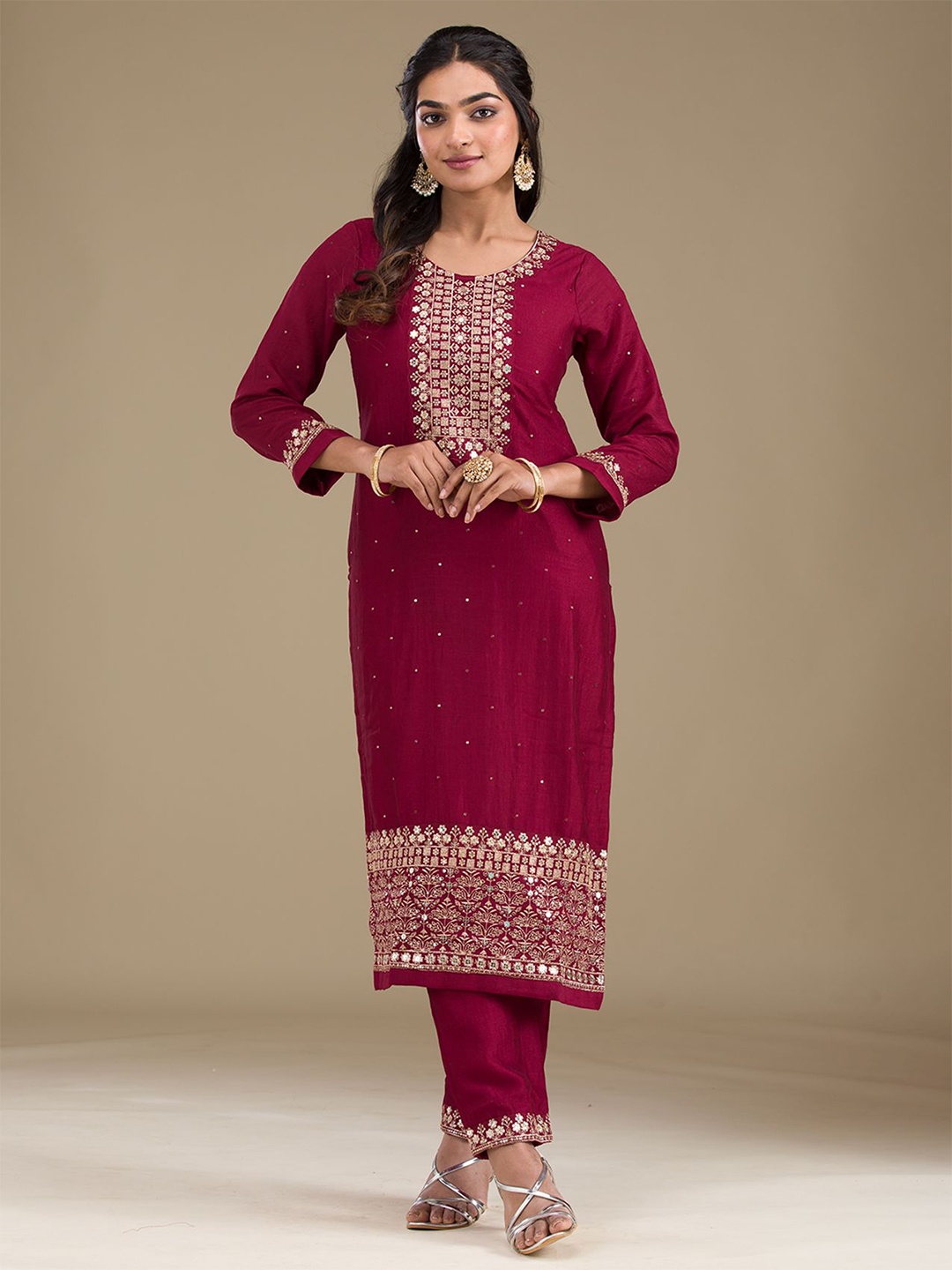 

Koskii Women Floral Embroidered Regular Thread Work Kurta with Trousers & Dupatta, Maroon