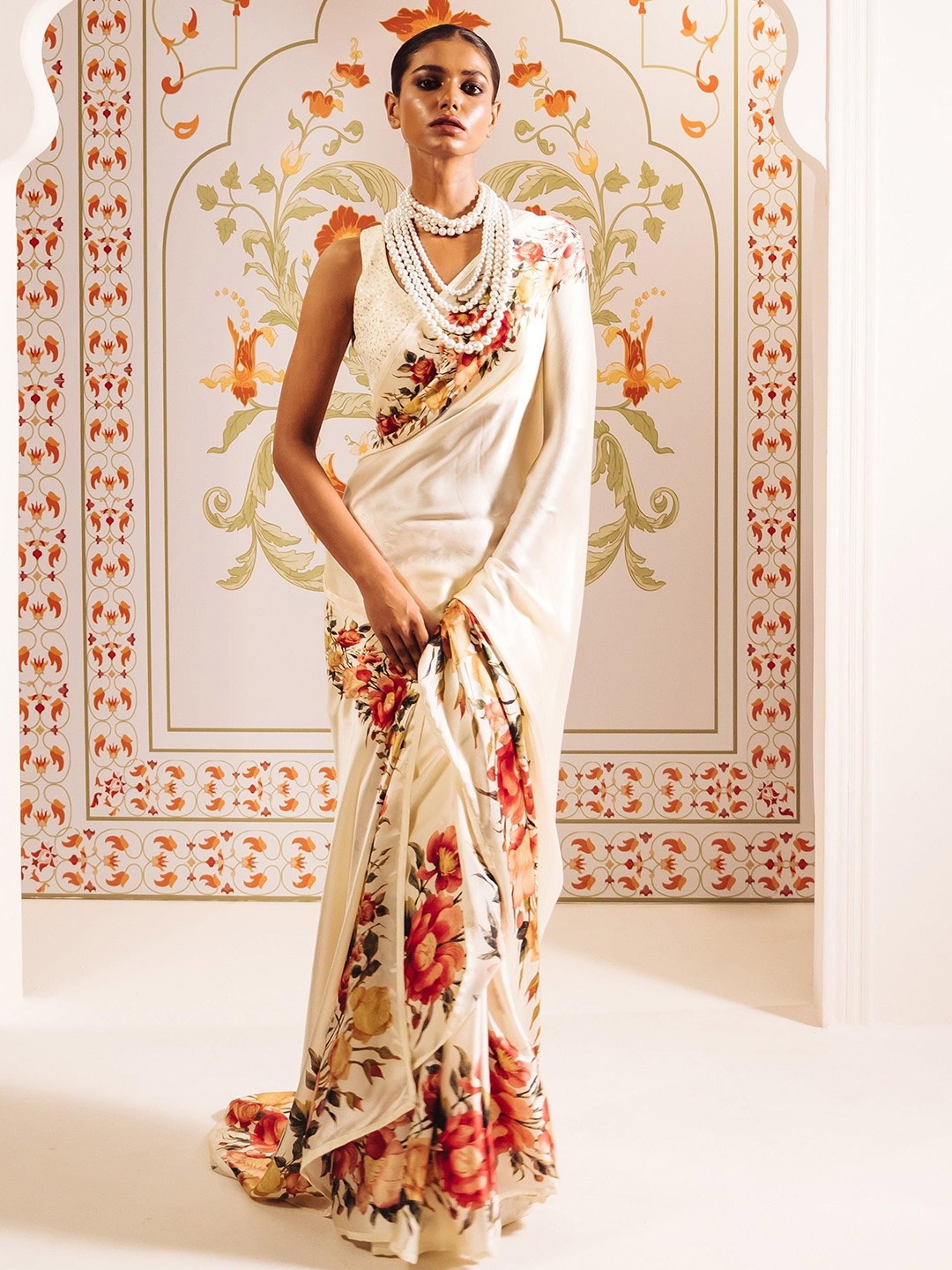 

STAVA CREATION Floral Printed Saree, White