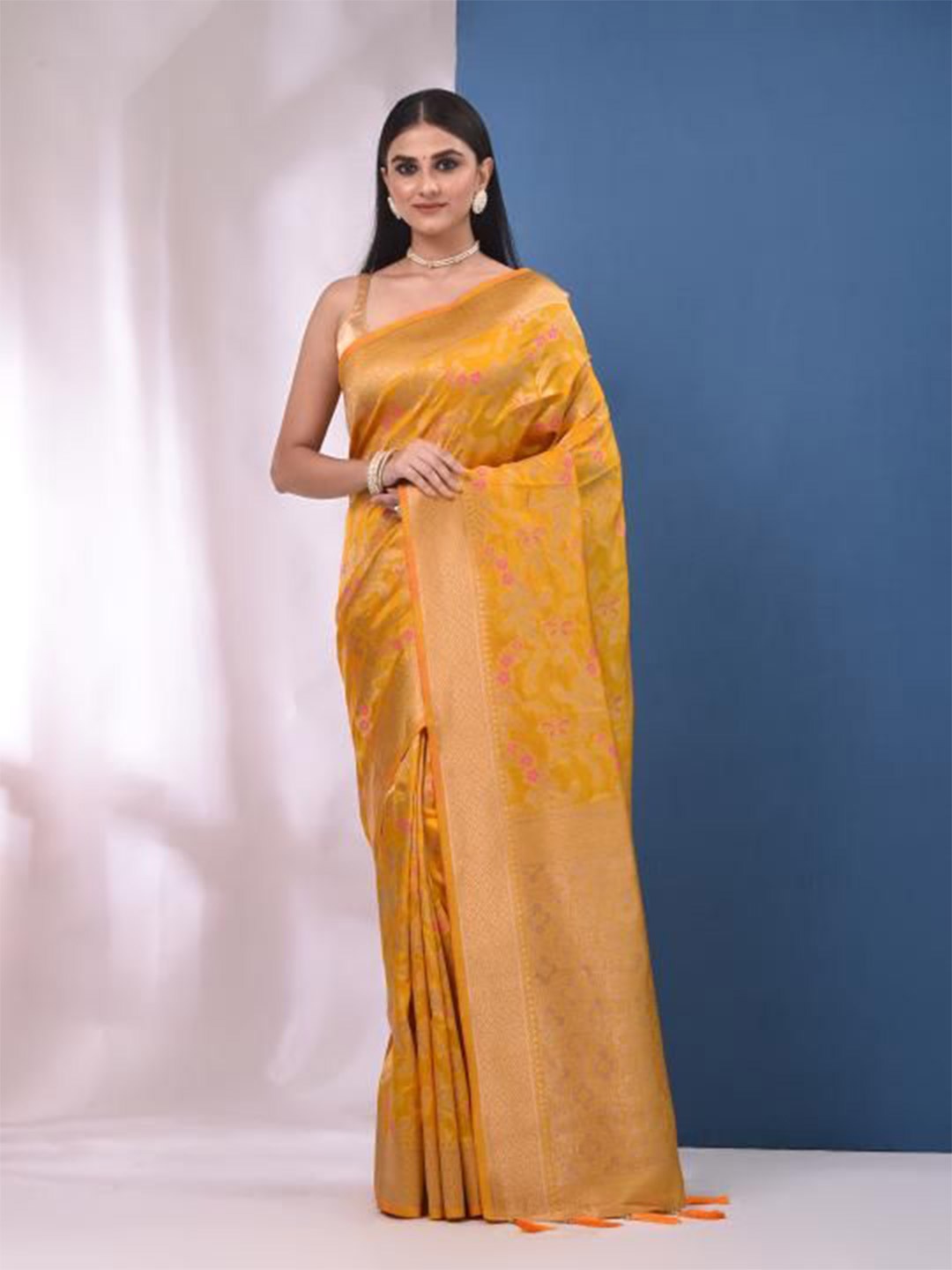 

VIBHAVARI Ethnic Motifs Silk Blend Saree, Yellow