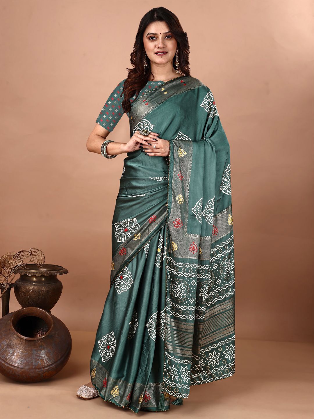 

LeeliPeeri Designer Bandhani Poly Crepe Bandhani Saree, Green