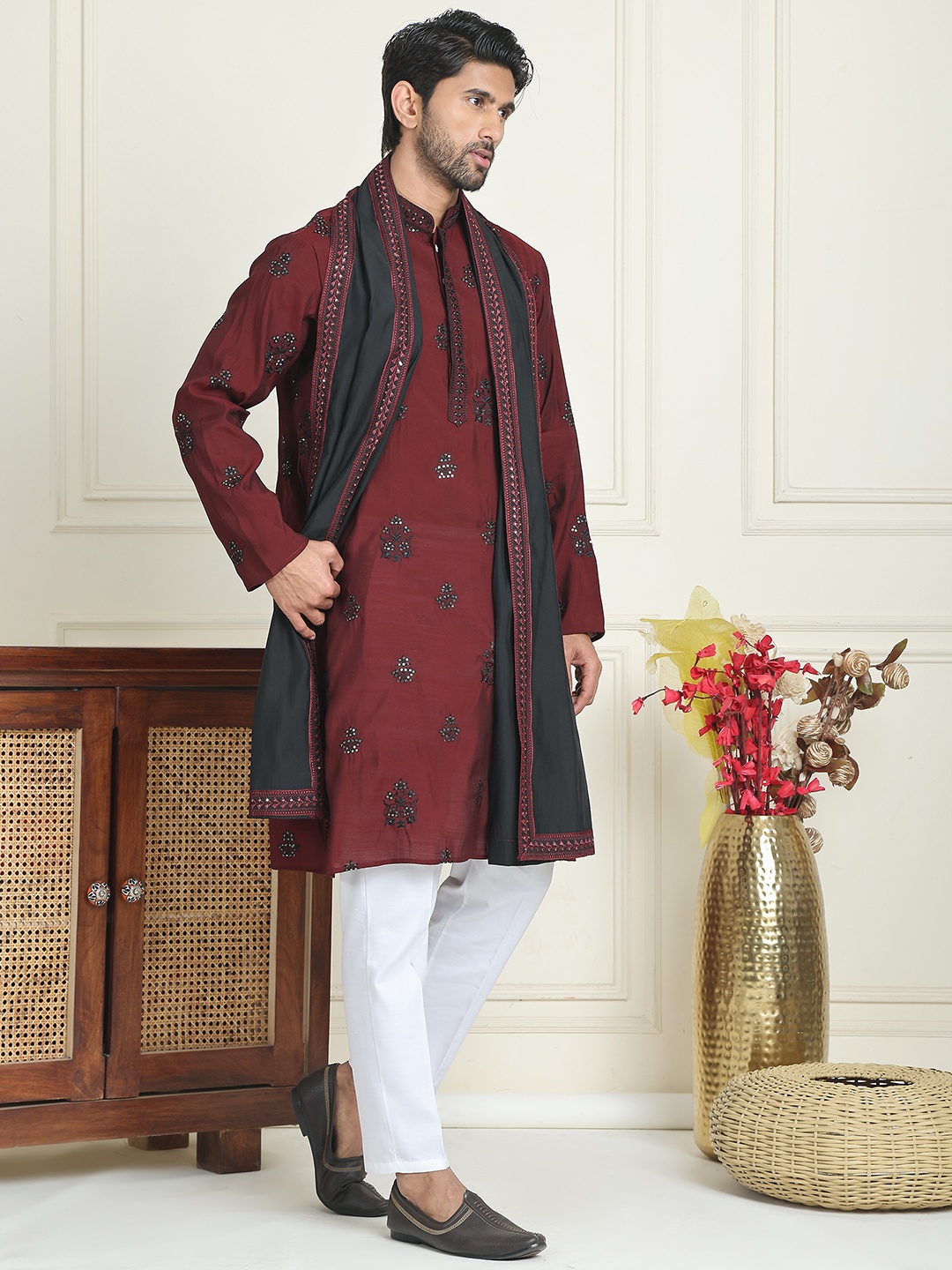 

Jompers Floral Embroidered Mandarin Collar Straight Kurta With Pyjamas And Dupatta, Maroon