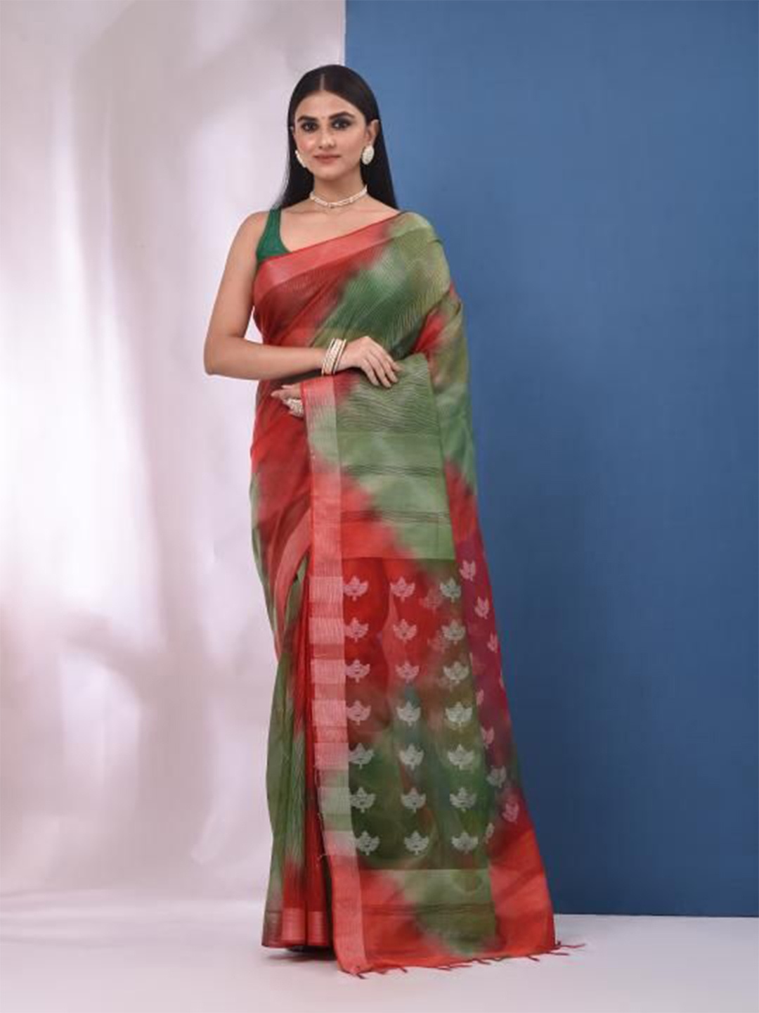 

VIBHAVARI Tie and Dye Saree, Red