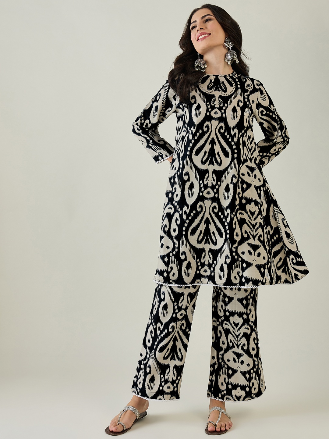 

Madhuni Floral Printed A-Line Kurta With Palazzos, Black