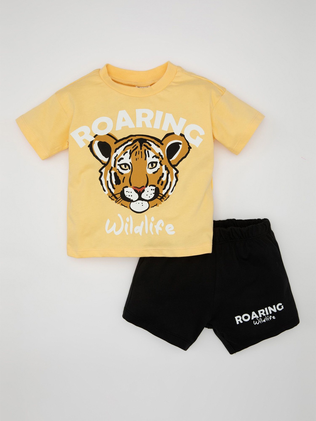 

DeFacto Boys Printed T-shirt with Shorts, Yellow