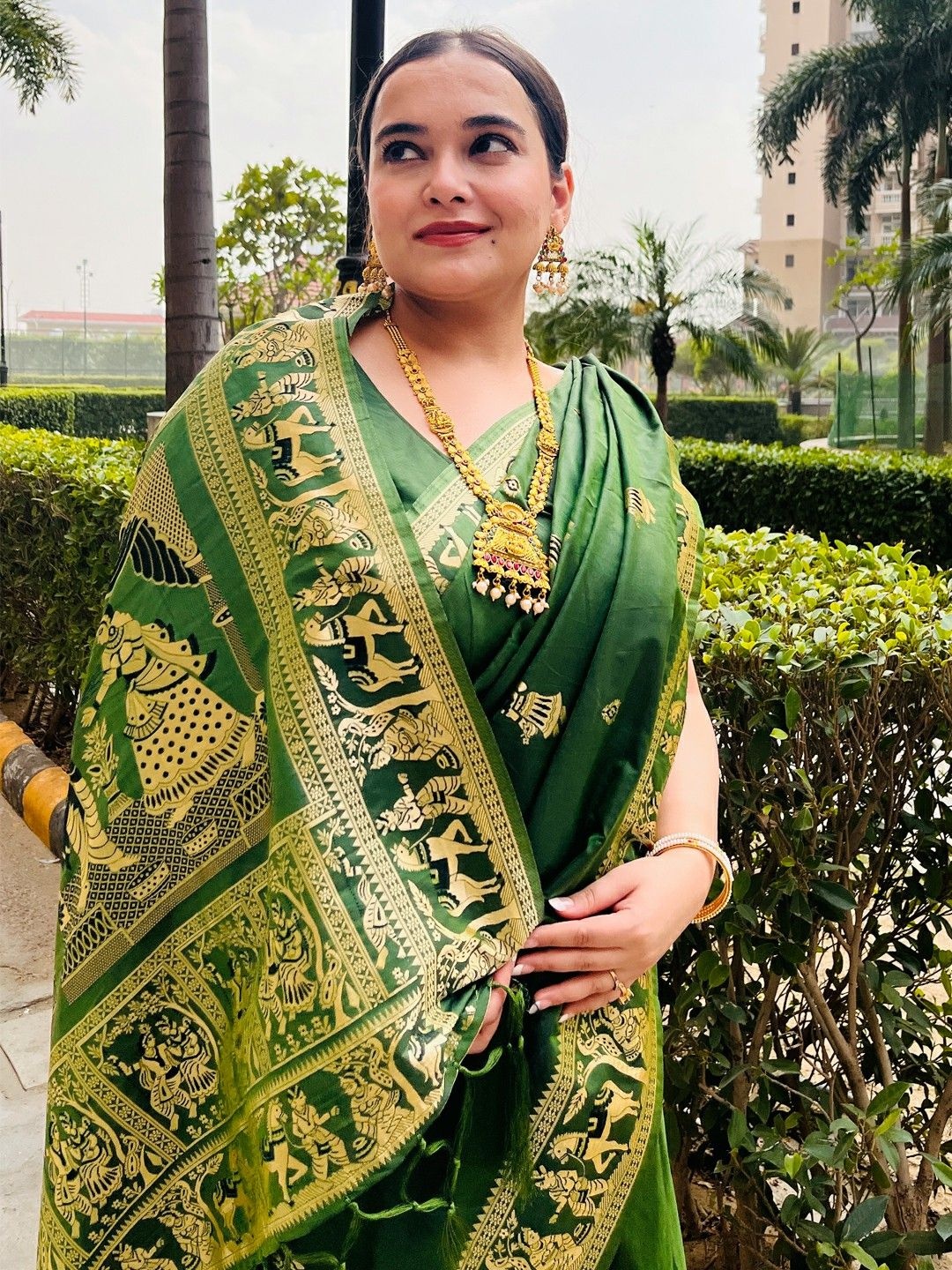 

DIVASTRI Woven Design Zari Pure Silk Kanjeevaram Saree, Green