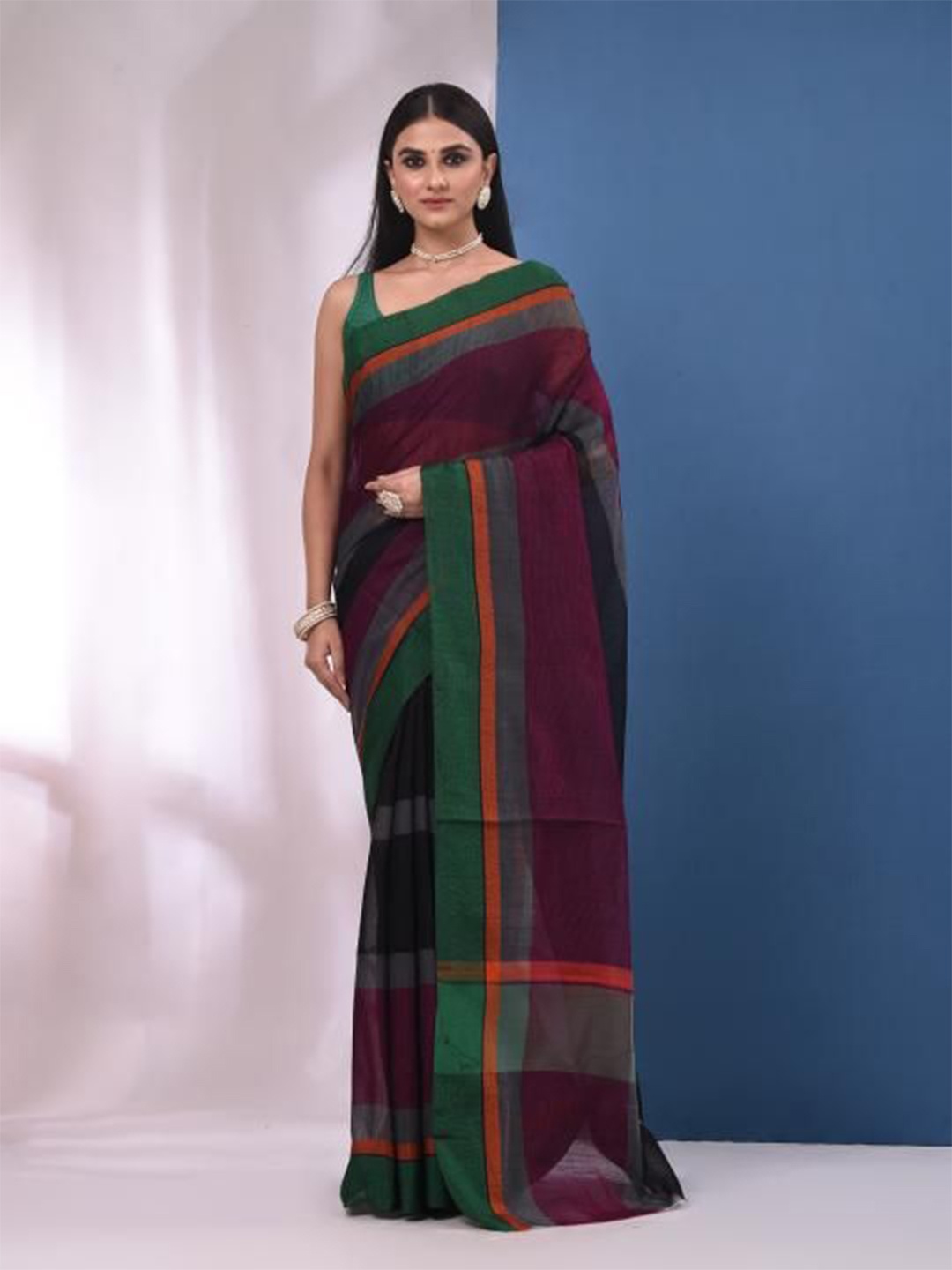 

VIBHAVARI Women Striped Saree, Maroon