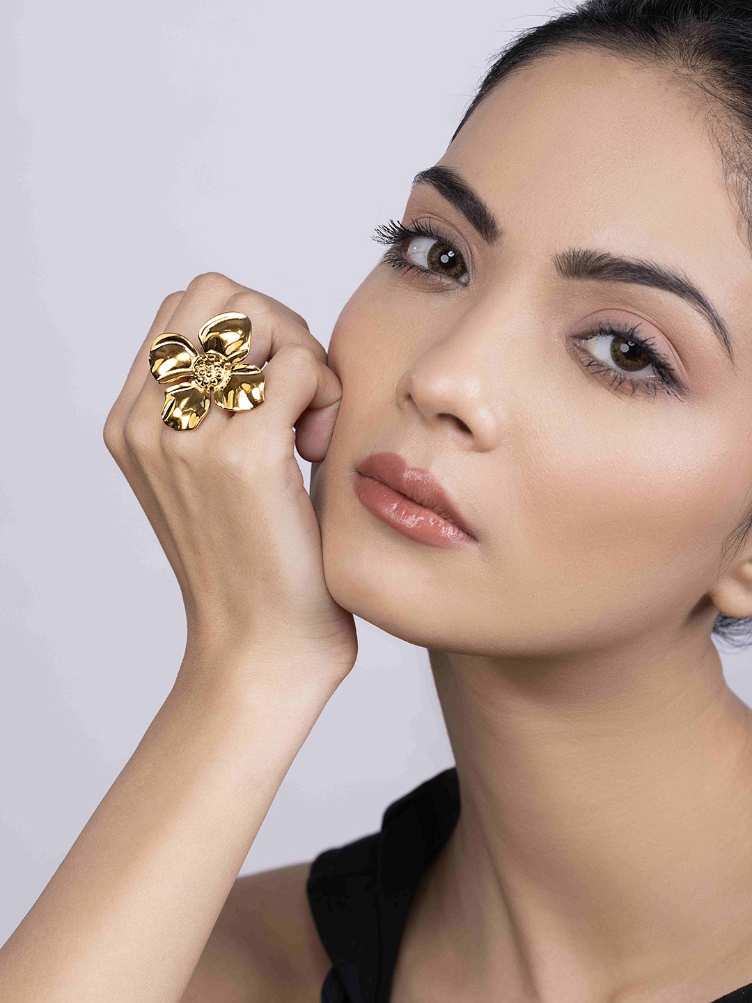 

KAORI BY SHREYA AGARWAL Gold Plated Flower Textured Ring