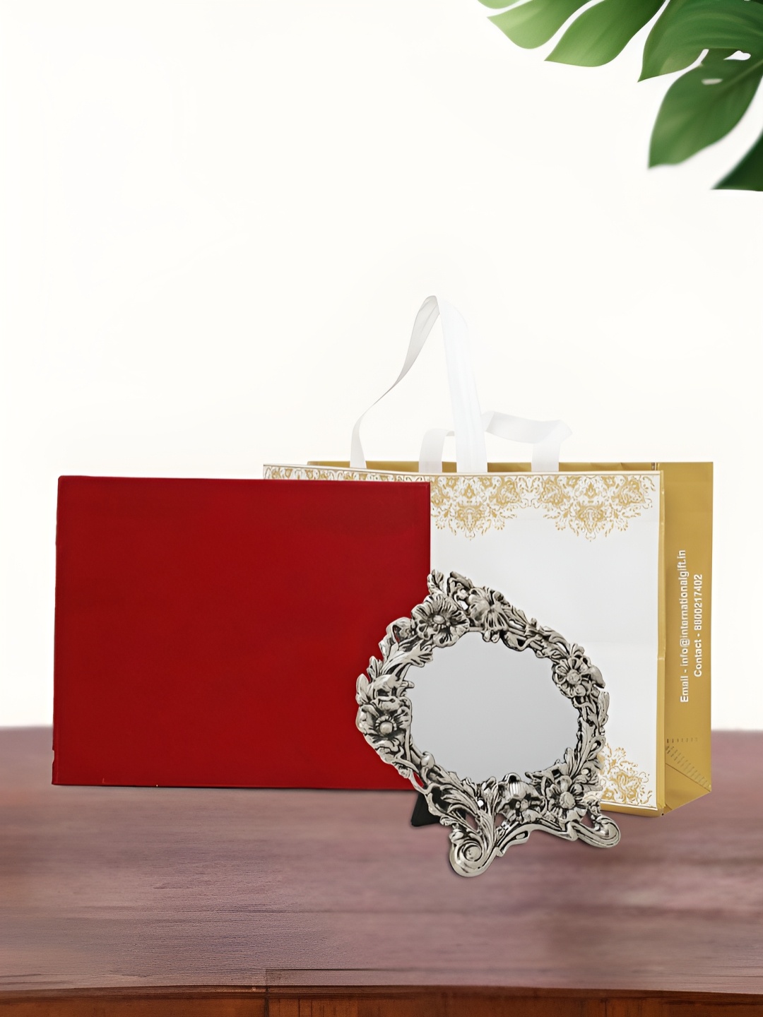 

INTERNATIONAL GIFT Silver Plated 1 Piece Photo Frame Set With Velvet Box & Carry Bag