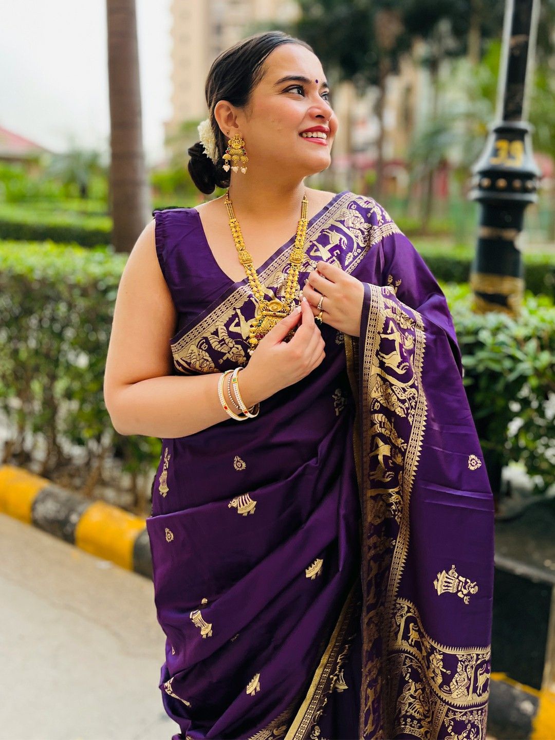 

DIVASTRI Woven Design Zari Pure Silk Kanjeevaram Saree, Purple
