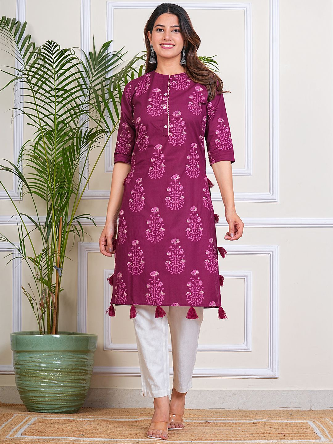 

Kraniky Apparels Women Kurta, Maroon