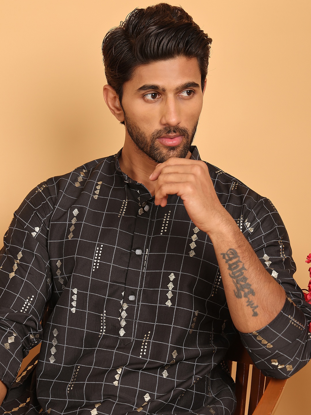 

Jompers Geometric Printed Mandarin Collar Straight Kurta With Pyjamas, Black